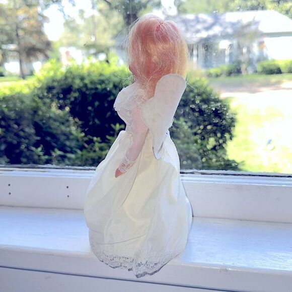 Vtg Christmas Angel tree topper dressed all in white with strawberry blond hair - Picture 3 of 7